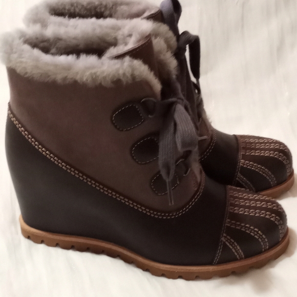 UGG "Alisdair" Bootie - Picture 3 of 8